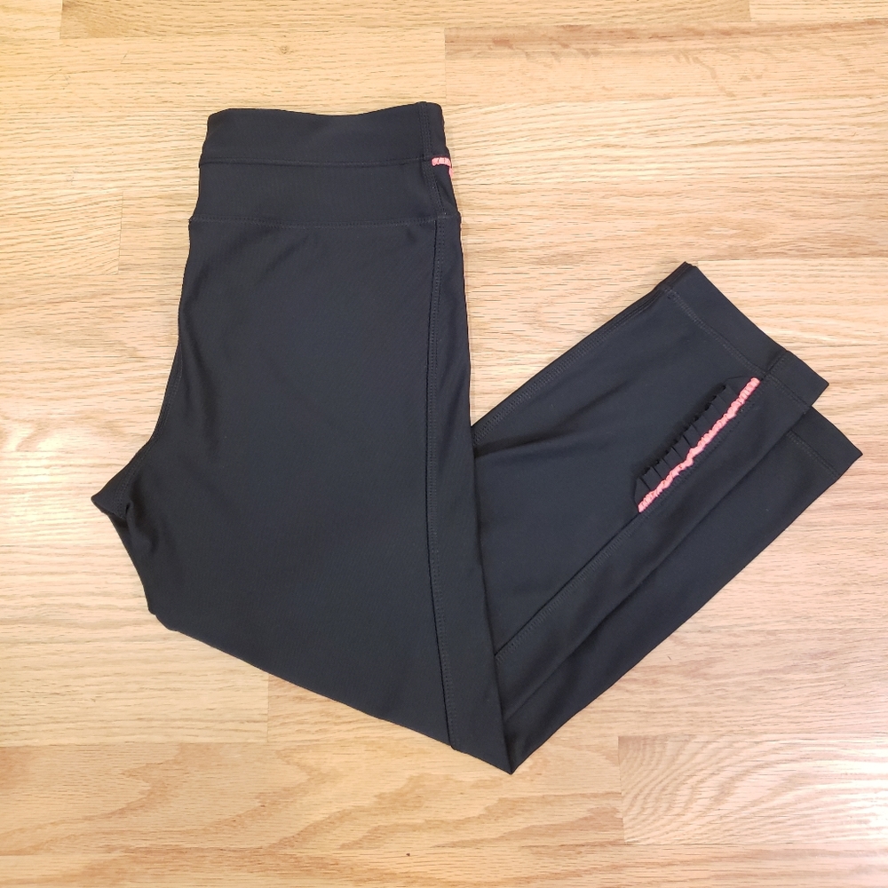 🍓 3/$20 RBX Black Ruffle Trim Cropped Leggings